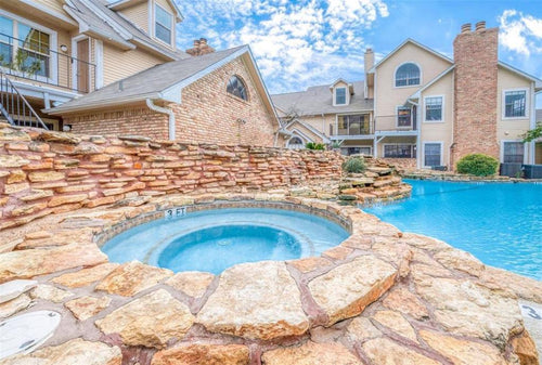 2300 Old Spanish Trail # 1110, Houston TX, 77054 - 2 Beds - 1 Bath - 838 sqft