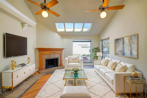 2170 Augusta Drive # 63, Houston TX, 77057 - 2 Beds - 3 Baths - 1,670 sqft