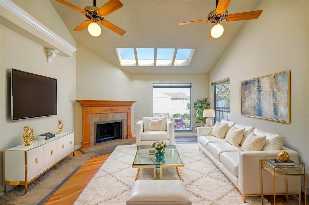 2170 Augusta Drive # 63, Houston TX, 77057 - 2 Beds - 3 Baths - 1,670 sqft