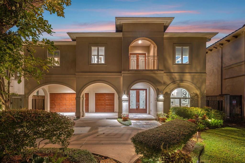 4924 Valerie Street, Bellaire TX, 77401 - 5 Beds - 5 Baths - 6,980 sqft