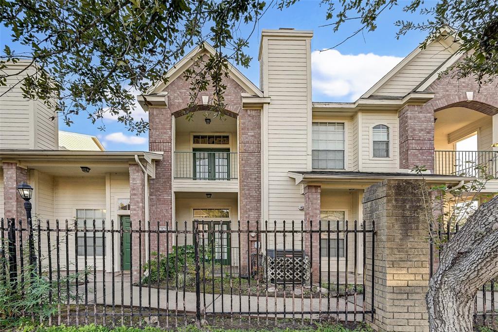 2710 Grants Lake Boulevard # T7, Sugar Land TX, 77479 - 2 Beds - 3 Baths - 1,567 sqft