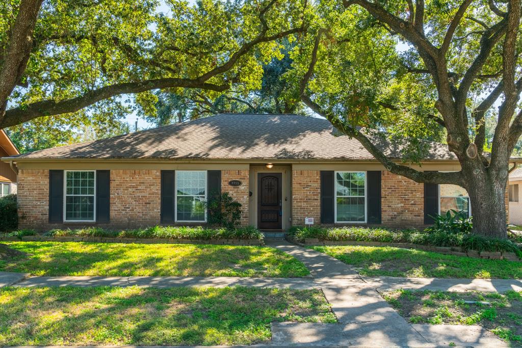 7715 Del Rey Lane, Houston TX, 77071 - 4 Beds - 3 Baths - 2,227 sqft