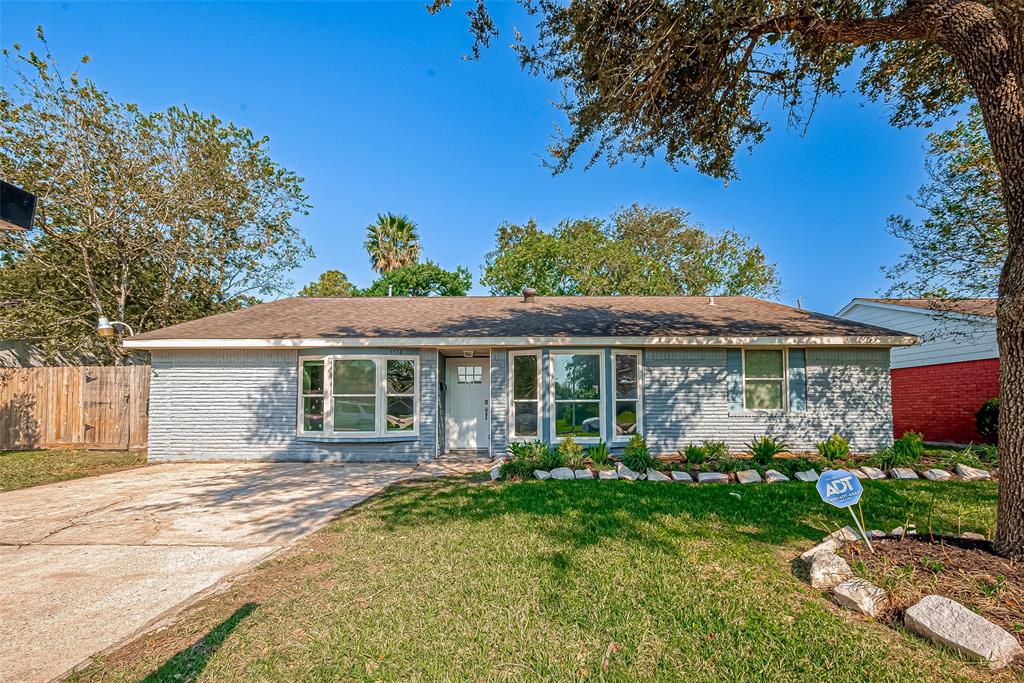 5514 Dryad Drive, Houston TX, 77035 - 4 Beds - 2 Baths - 2,000 sqft
