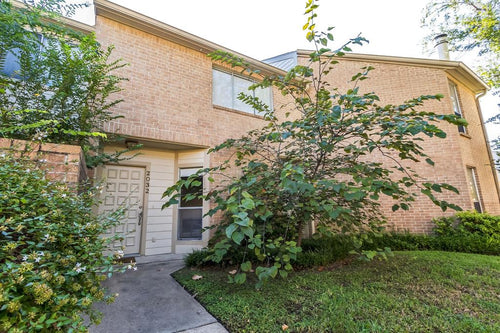 2032 Augusta Drive # 36, Houston TX, 77057 - 2 Beds - 3 Baths - 1,349 sqft