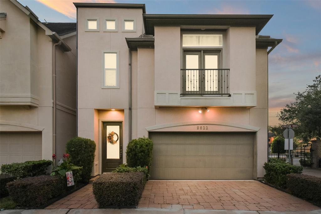 9622 Pemberton Trace, Houston TX, 77025 - 4 Beds - 4 Baths - 2,495 sqft