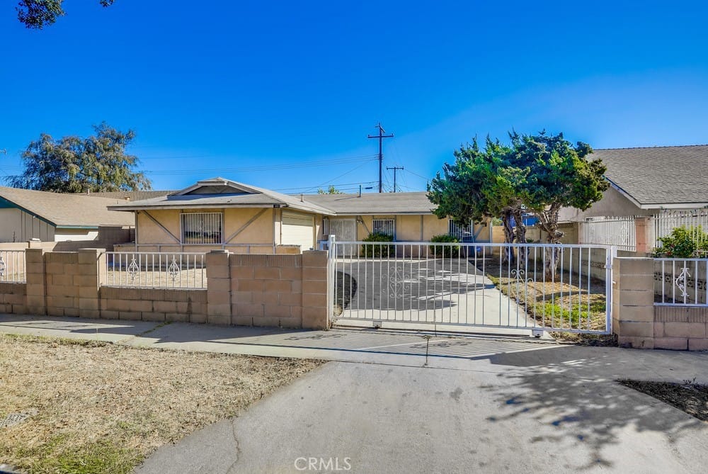 1001 S Golden West Avenue, Santa Ana, CA 92704 - 4 Beds - 2 Baths - 1,283 sq ft