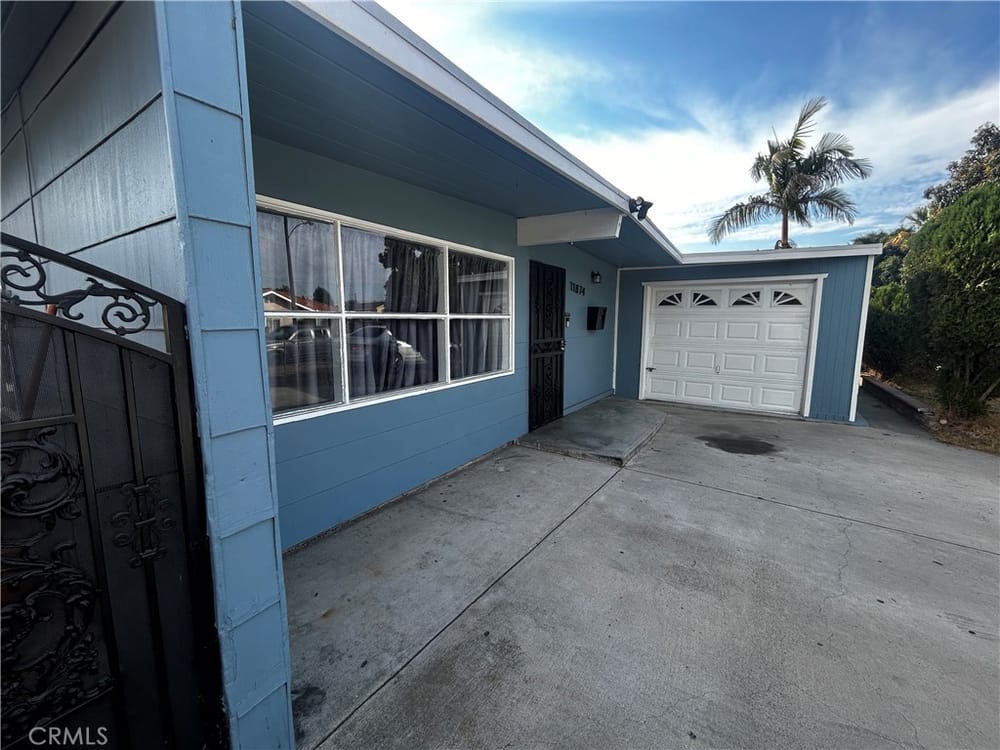 11874 206th Street, Lakewood, CA 90715 - 3 Beds - 1 Bath - 960 sq ft