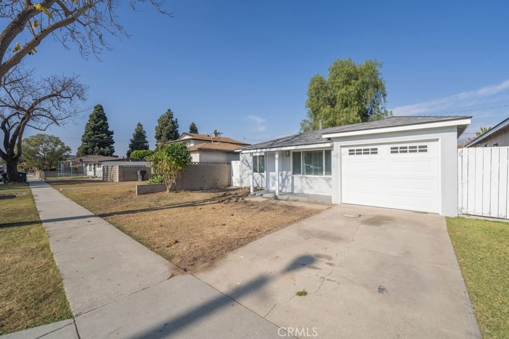 11725 209th Street, Lakewood, CA 90715 - 3 Beds - 1 Bath - 944 sq ft
