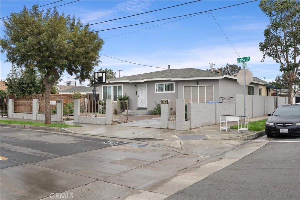 117 S Daisy Avenue, Santa Ana, CA 92703 - 5 Beds - 3 Baths - 2,018 sq ft