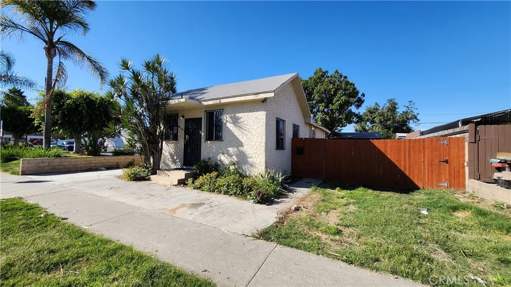 6181 Stanton Avenue, Buena Park, CA 90621 - 2 Beds - 1 Bath - 840 sq ft