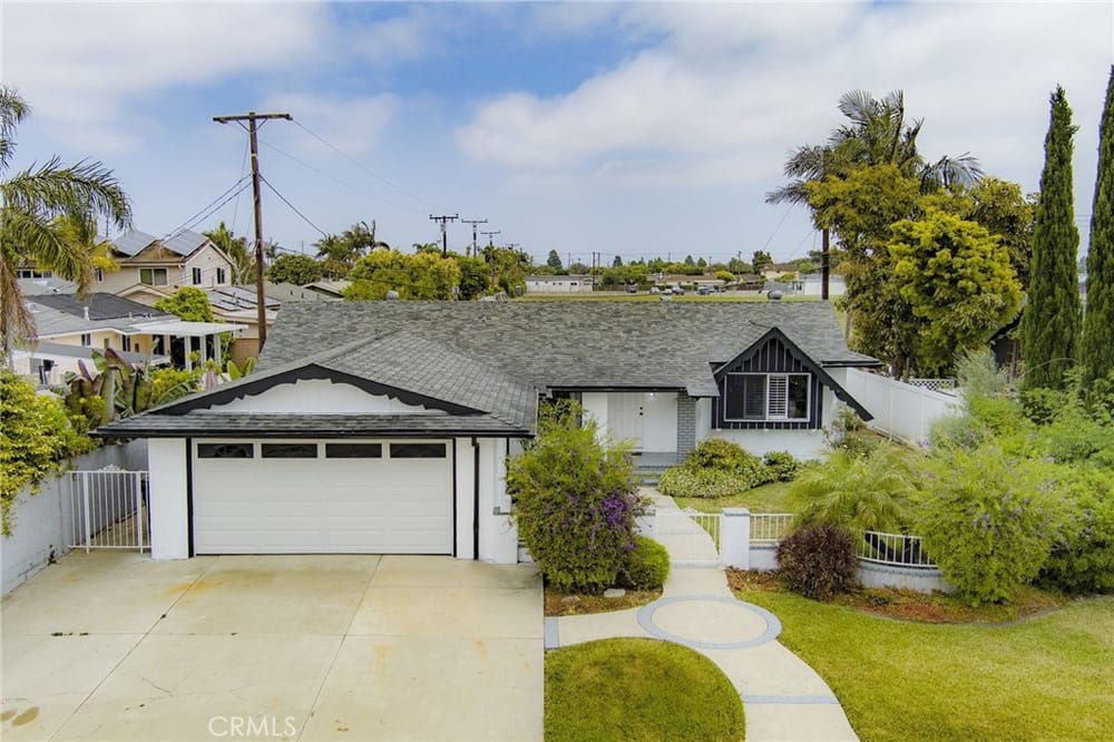 16082 Schryer Lane, Huntington Beach, CA 92649 - 3 Beds - 2 Baths - 1,214 sq ft