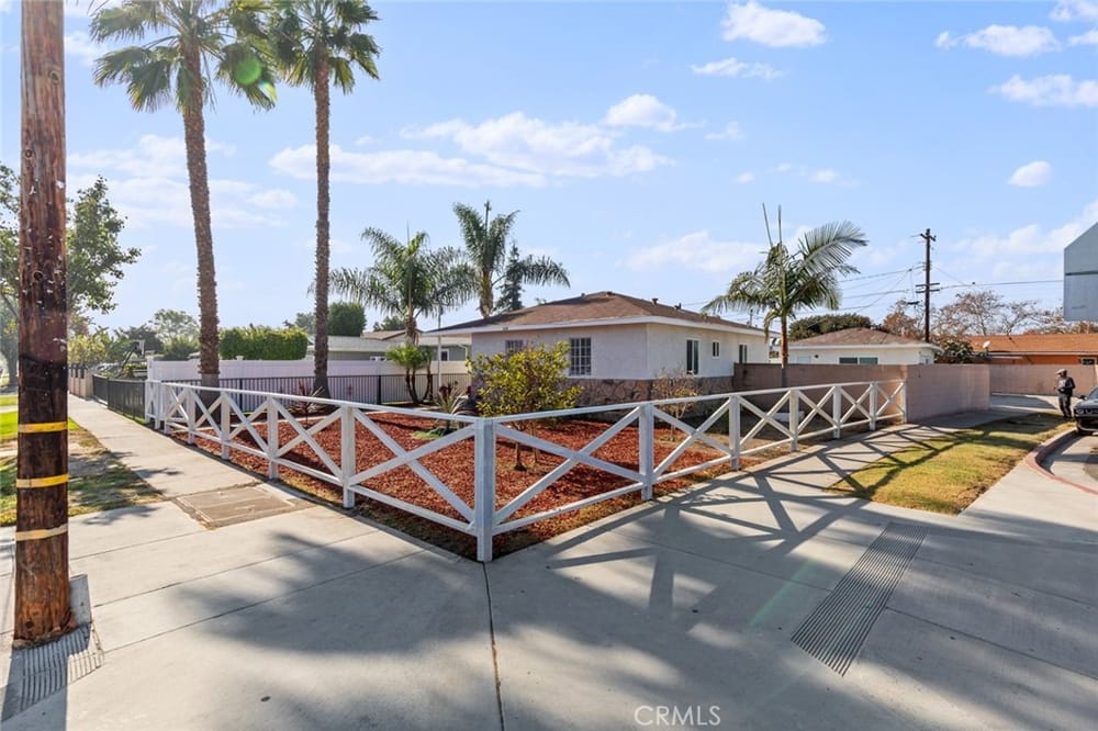 602 S Shelton Street, Santa Ana, CA 92703 - 2 Beds - 1 Bath - 880 sq ft