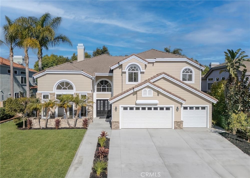 6581 Silverspur Lane, Huntington Beach, CA 92648 - 5 Beds - 4 Baths - 3,932 sq ft